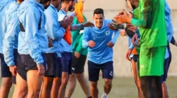 تحية حارة.. استقبال مصطفى العش في مران المصري البورسعيدي قبل لقاء زد